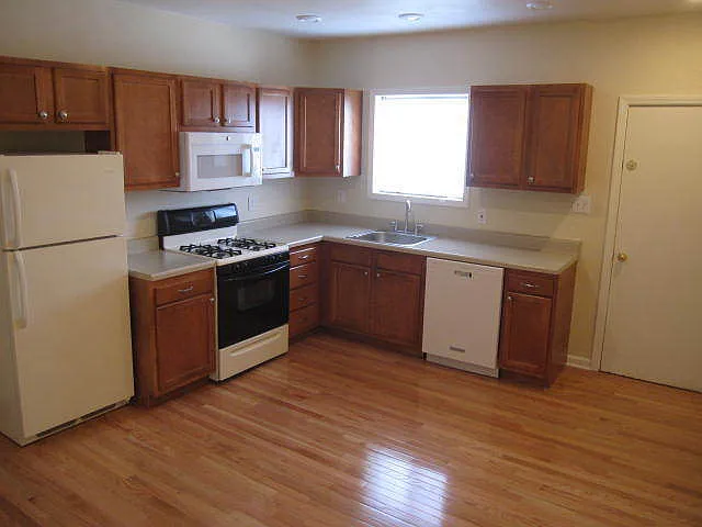 313 Whipple St — Photo 3
