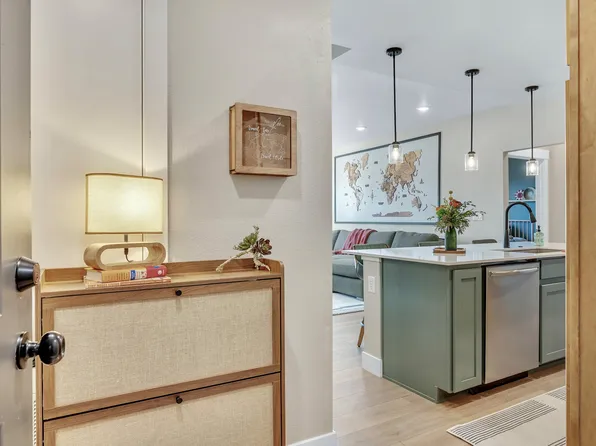 285 High Point Dr #203, Longmont, CO 80504