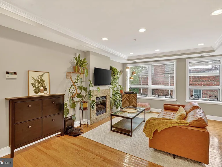 712 Marietta Pl NW #204 — Photo 5