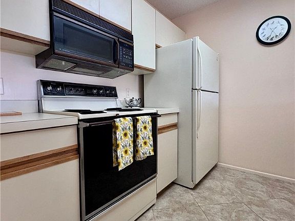 4th image of 7 Plantation Dr APT 104