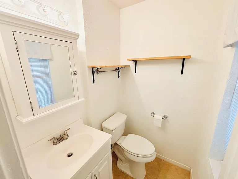 527 Melrose Dr — Photo 10