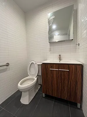 Rented by Bond New York | media 9