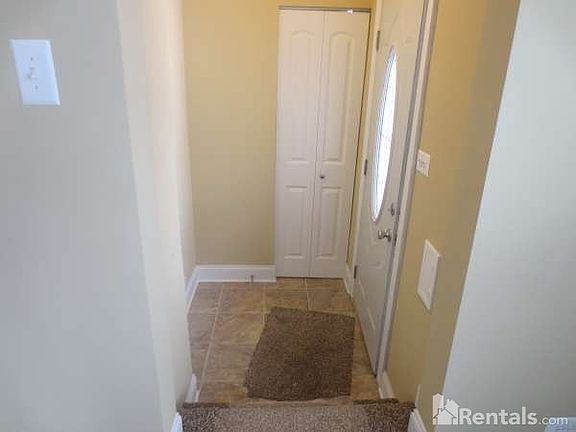 4th image of 9033 S Sproat Ave