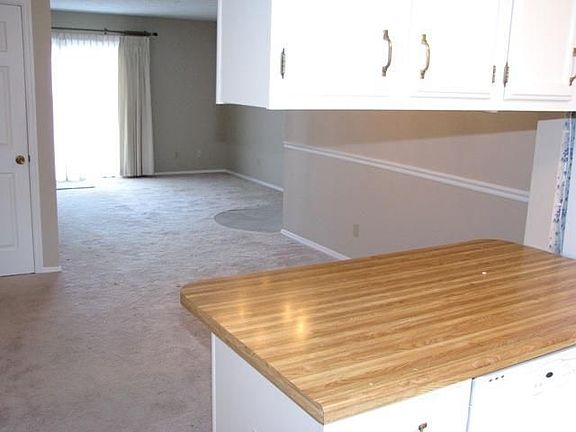 4th image of 14 Canterbury Ct APT 3
