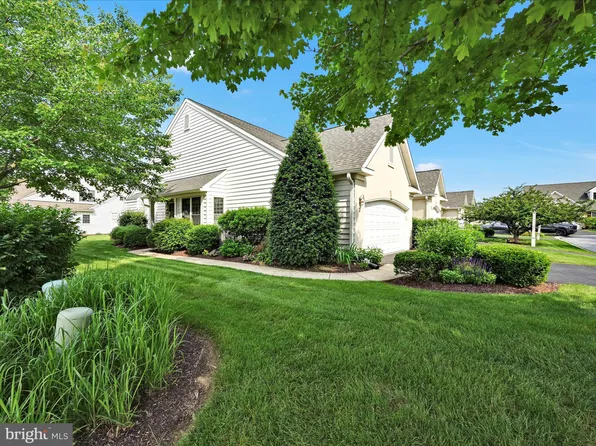 2 York Ct, Lancaster, PA 17602
