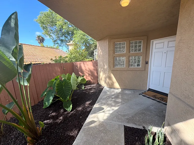 1646 Calle Las Casas — Photo 3