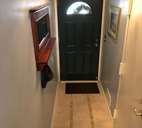 3rd image of 19 Ramsey Ln