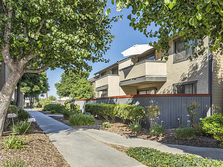 Stonegate Apartments — Photo 3
