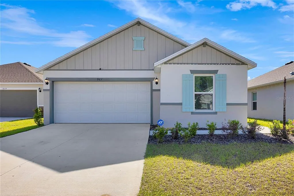 3 bed, 2.0 bath, 1588 sqft, $2,200 — Photo 1