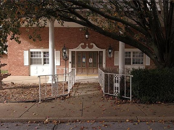2nd image of 511 N Western Ave