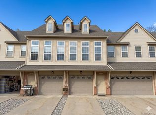 5151 Parsley Dr #33, Utica, MI 48316