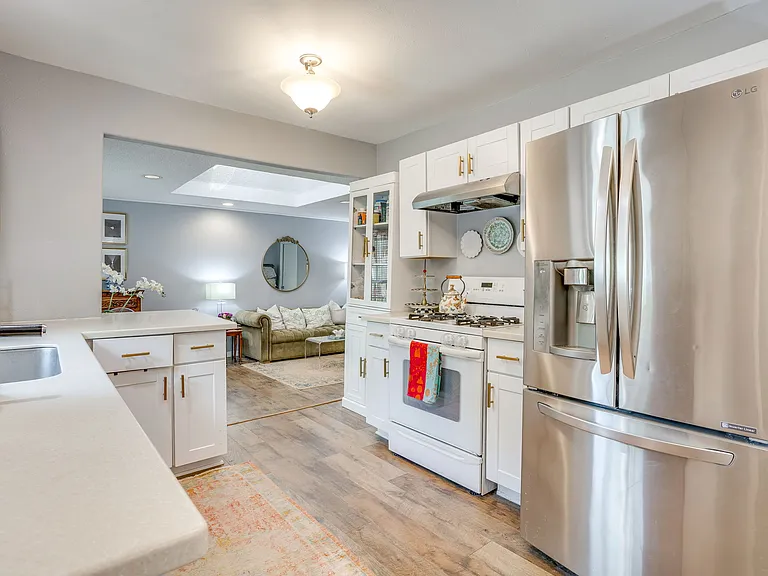 4632 Pershing Ave — Photo 7