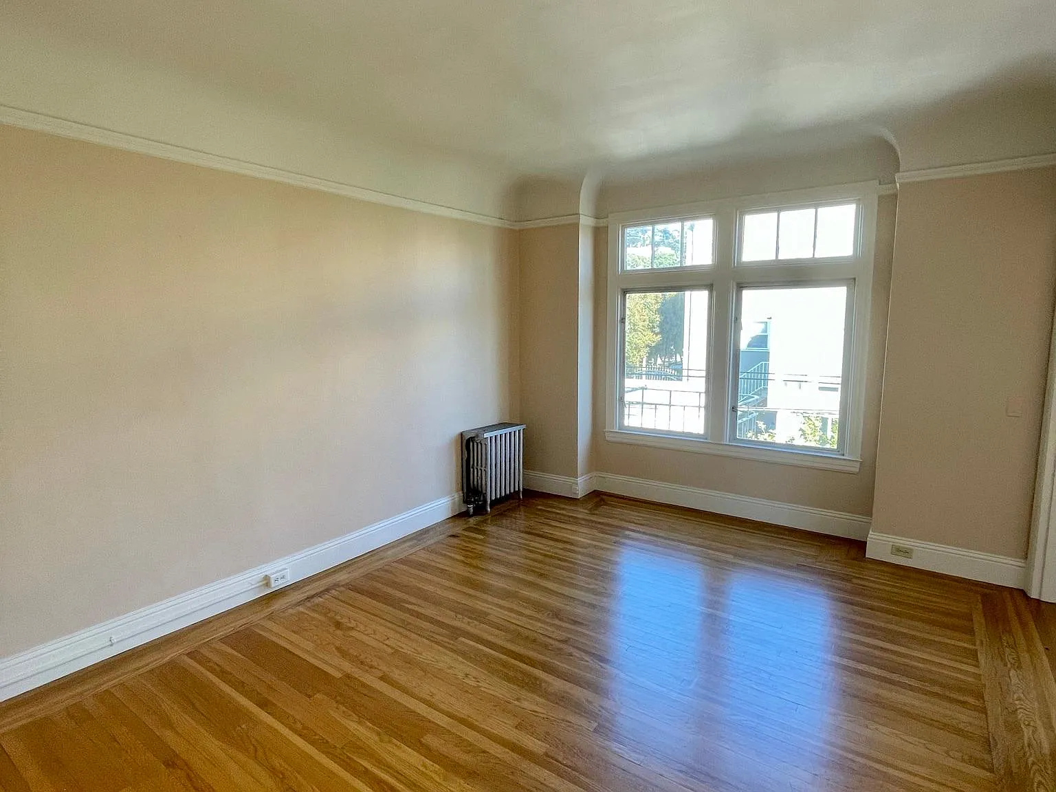 Studio, 400 sqft, $3,395 — Photo 4