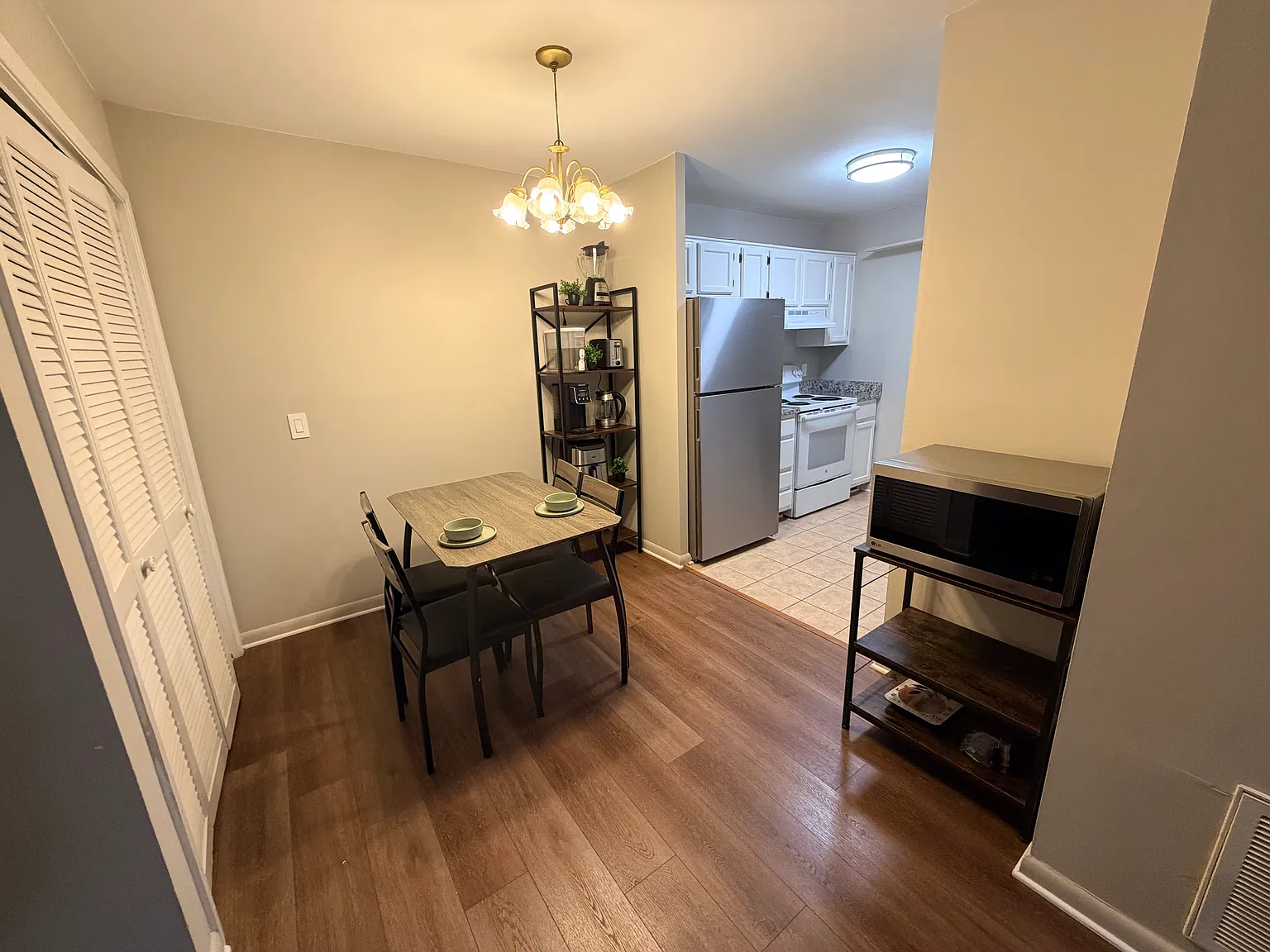 3205 Heathstead Pl — Photo 3