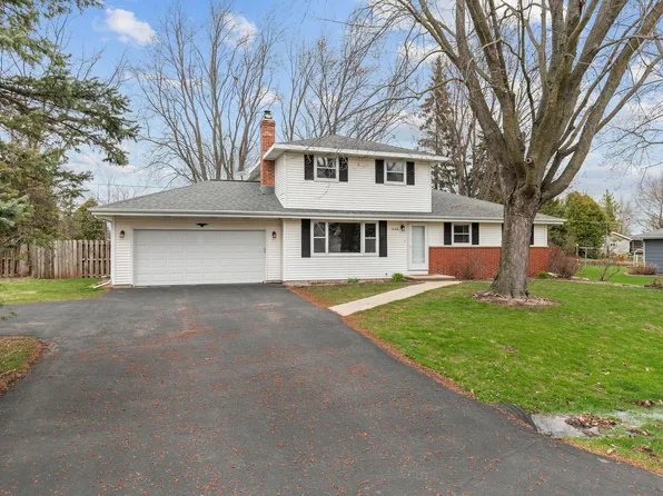 W6166 Colonial Dr, Appleton, WI 54914