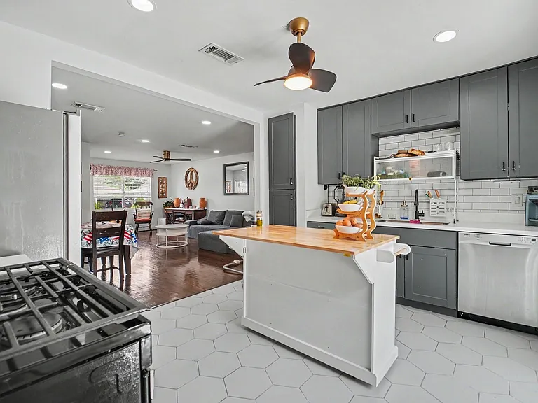5226 Pomander Rd — Photo 12