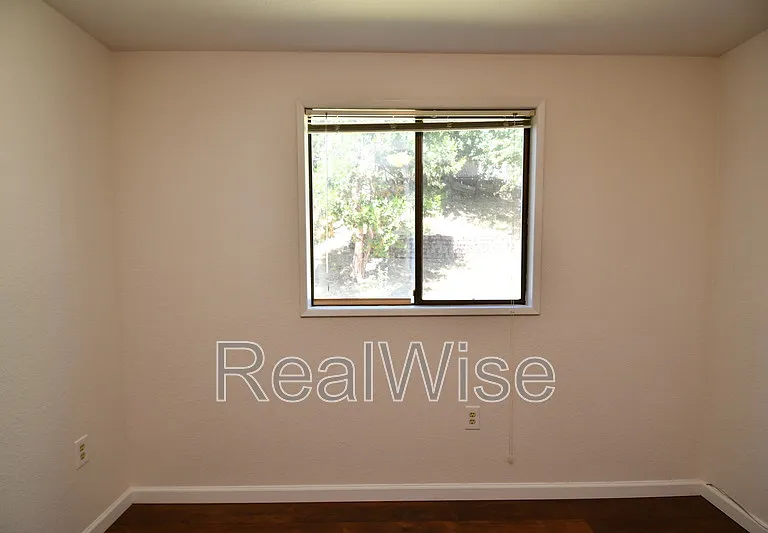 936 SE Sharon Ave — Photo 10