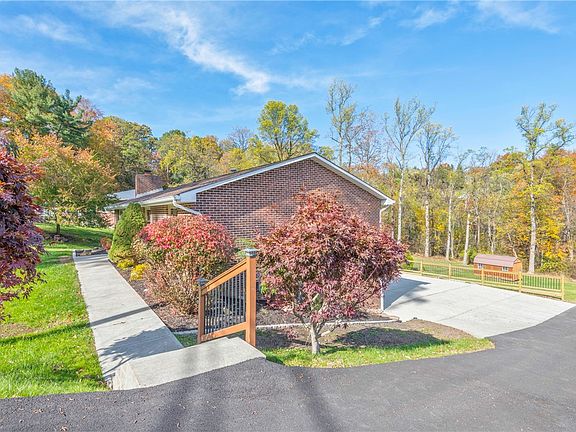 4th image of 49 Woodside Dr