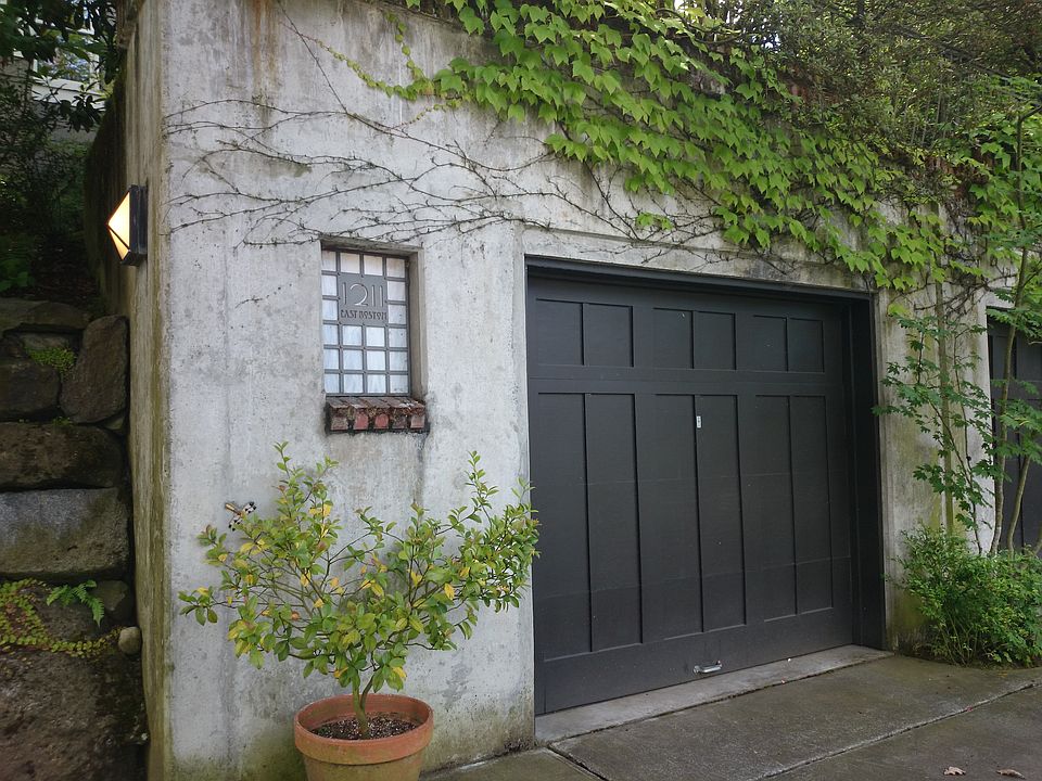 2nd image of 1211 E Boston St