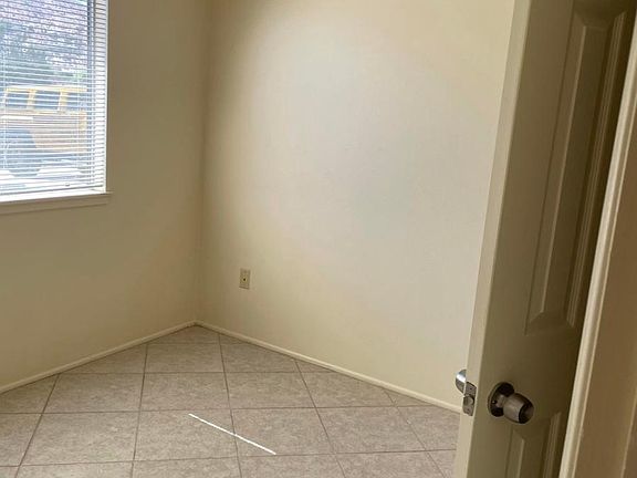 4th image of 11550 Rosewood Ave #11550