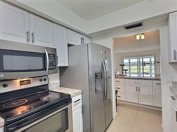 5th image of 2431 SW 82nd Avenue #304