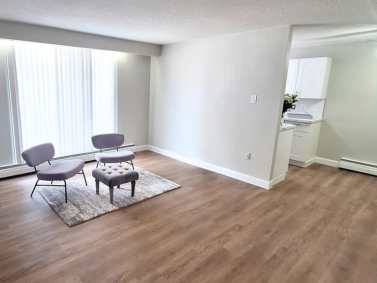 203 Lisgar Ave — Photo 2