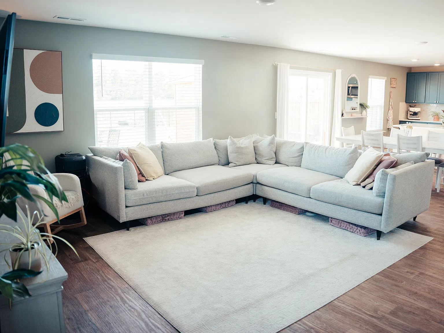 4 bed, 2.5 bath, 2350 sqft, $2,805 — Photo 2