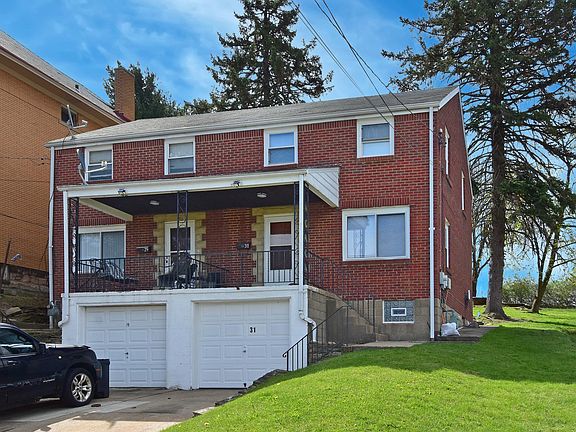 Welcome to 31 Marylea in Brentwood! (unit on right side)