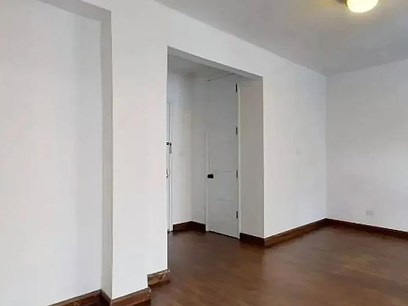 5th image of 885 10th Ave #2R