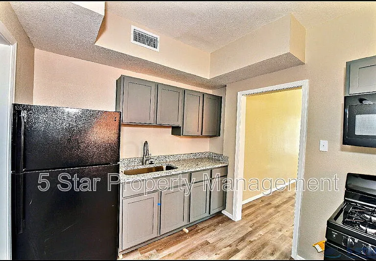 615 Arizona Ave #2 — Photo 14