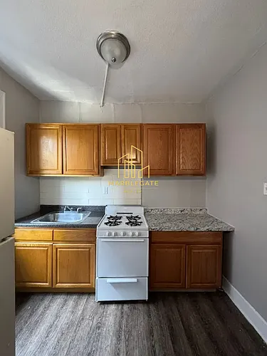 691 Elizabeth Ave Photo 1