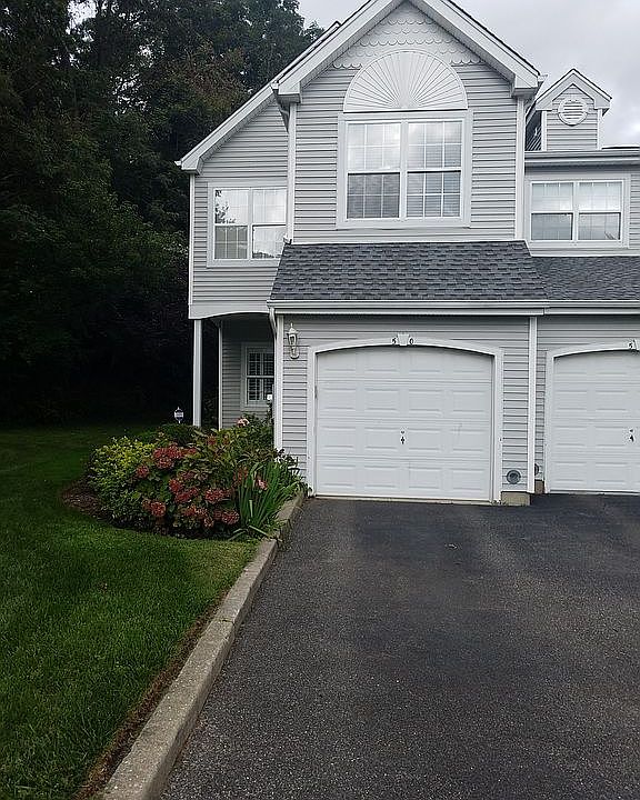 1st image of 51 Leeward Ct