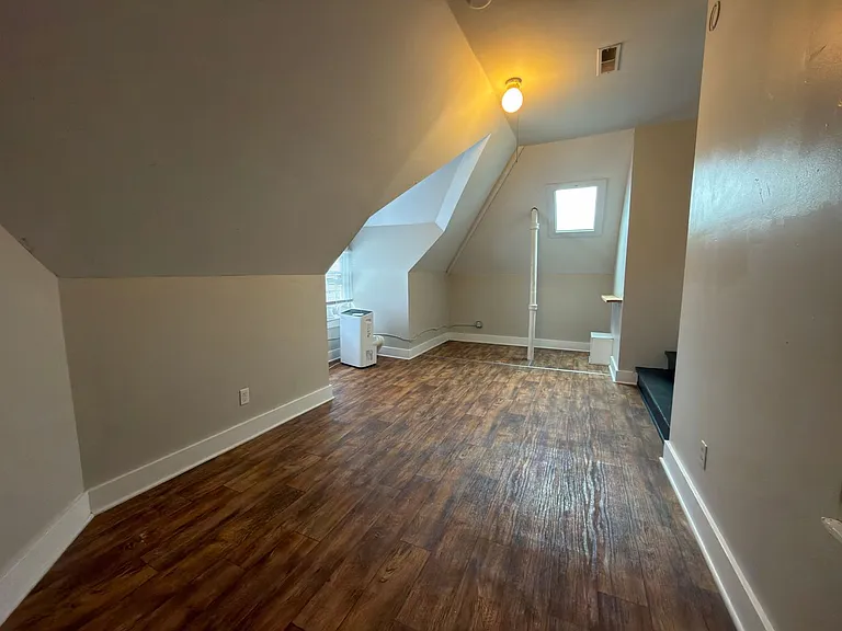 1221 Laurel Ave — Photo 8