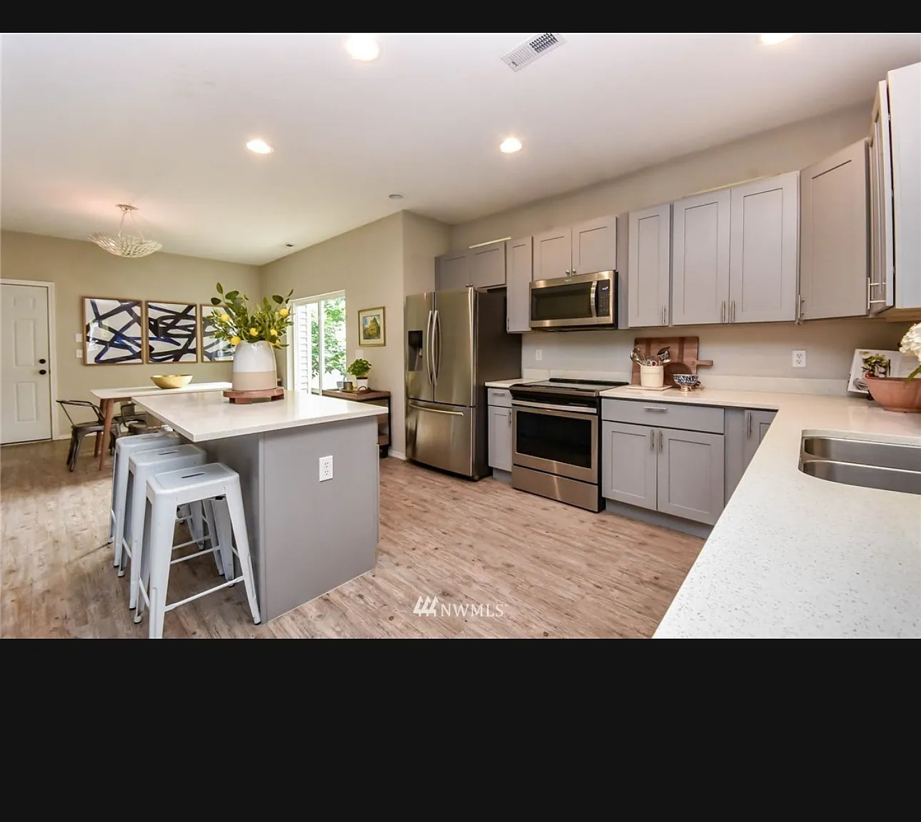 3 bed, 2054 sqft, $2,900 — Photo 3