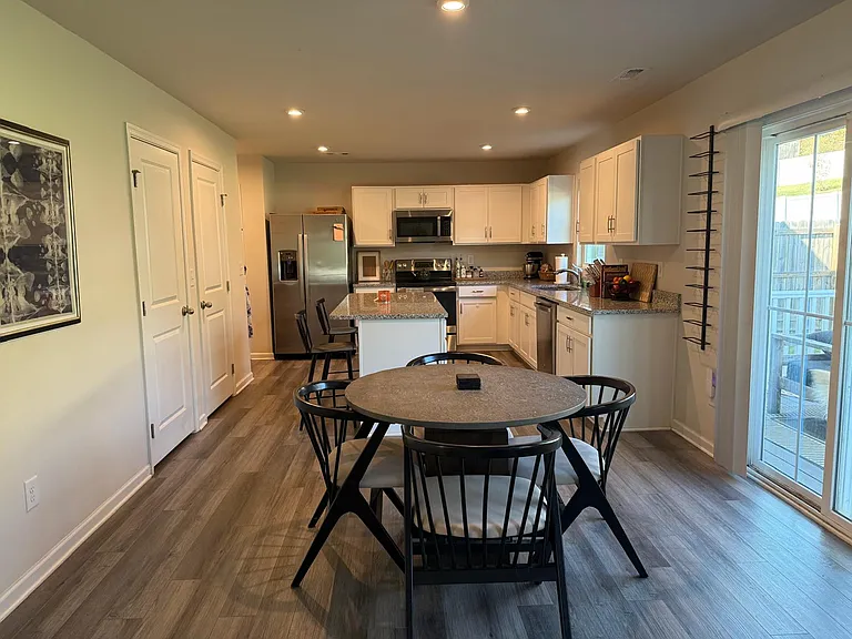 1082 Cone Blvd — Photo 8