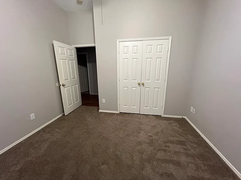5820 Chatham Ln — Photo 17