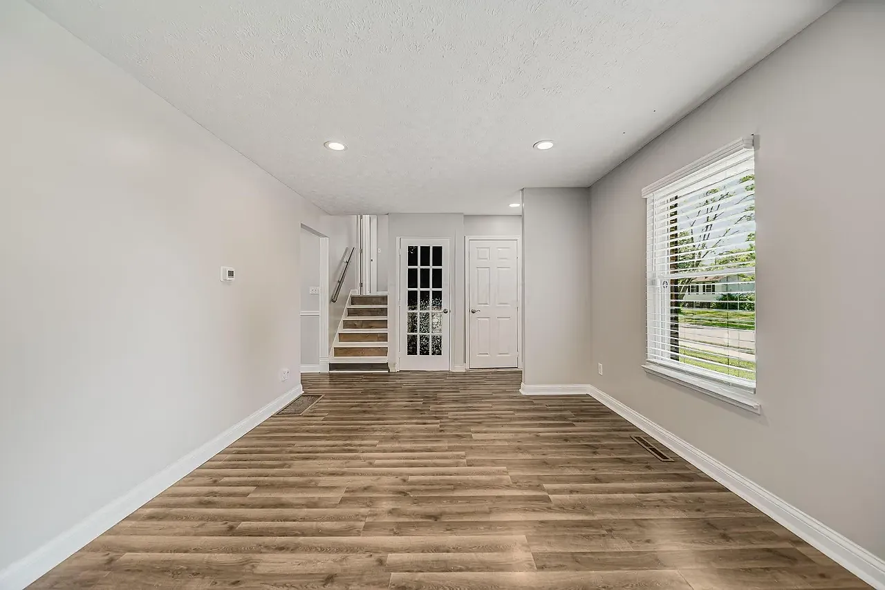 4 bed, 1176 sqft, $2,400 — Photo 2