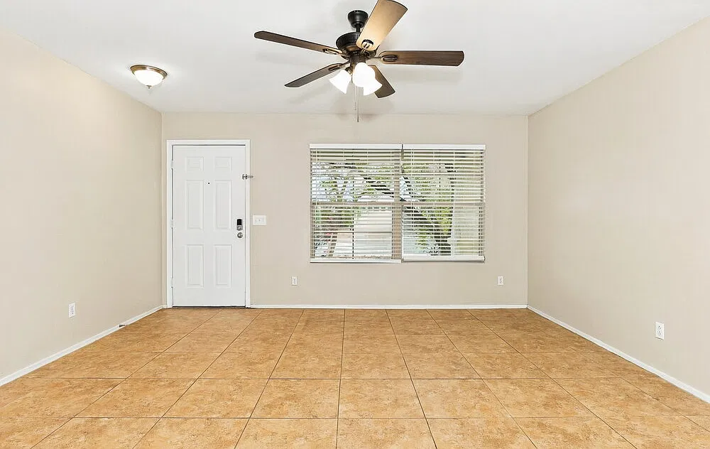 3 bed, 2.0 bath, 1330 sqft, $1,805 — Photo 3