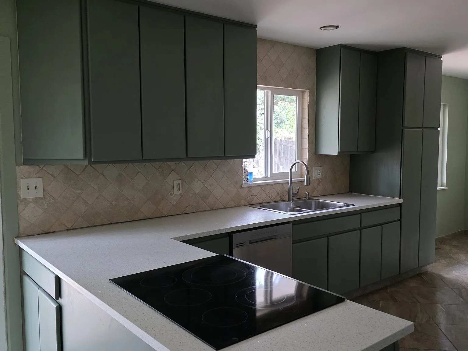 4 bed, 2200 sqft, $2,995 — Photo 3