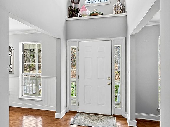 4th image of 200 Kansas Ln SE