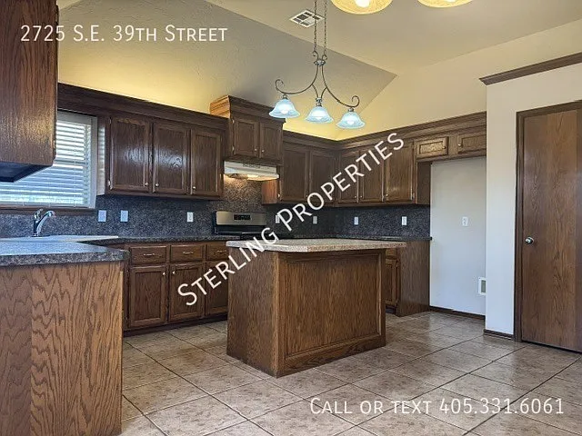 2725 SE 39th St — Photo 9