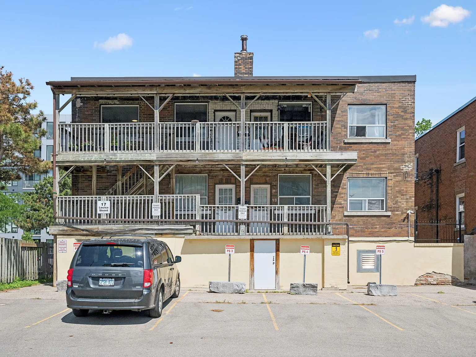 Louisa Street Apartments I — Photo 3