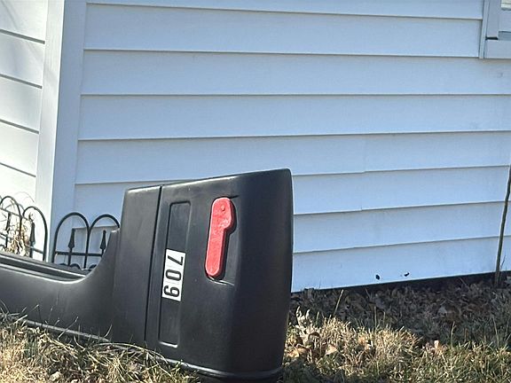 5th image of 709 Olive Ln