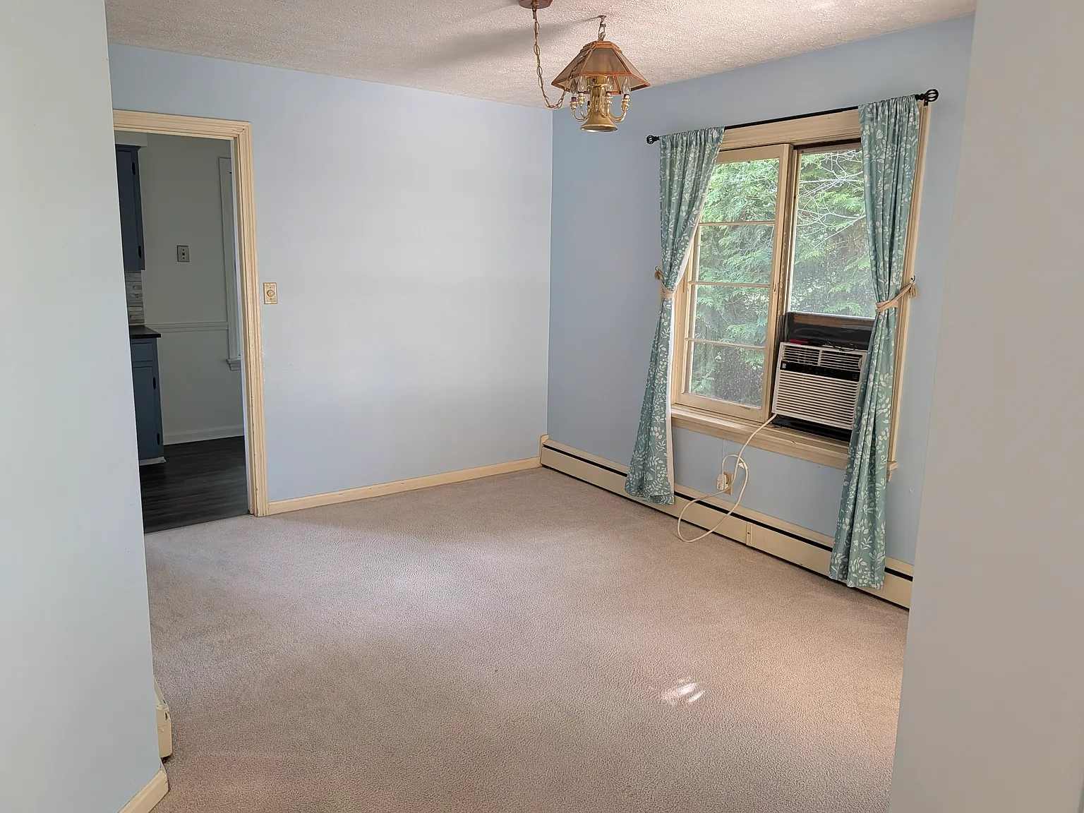 3 bed, 1.5 bath, $1,500 — Photo 3