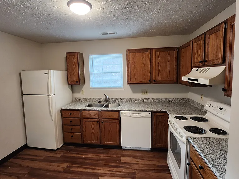 1154 Witt Rd — Photo 2