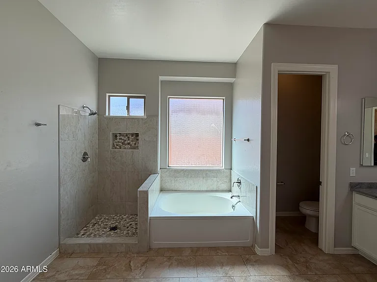 2417 E Iris Dr — Photo 19