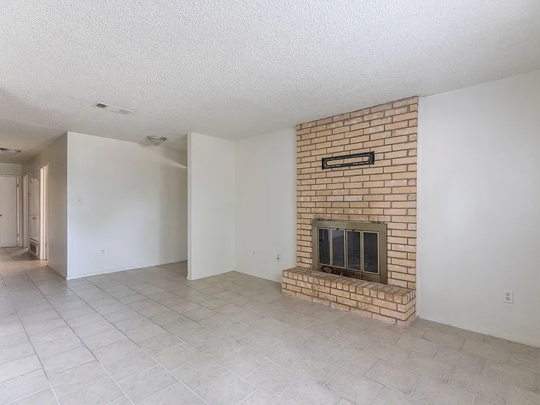 4925 Greenslope Dr — Photo 6