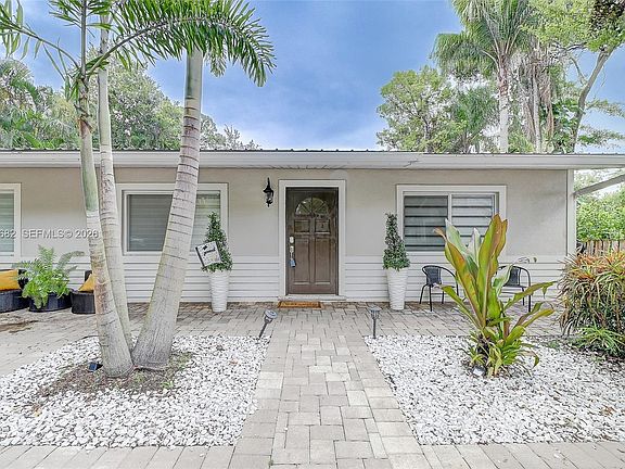 3rd image of 369 Caloosa Dr