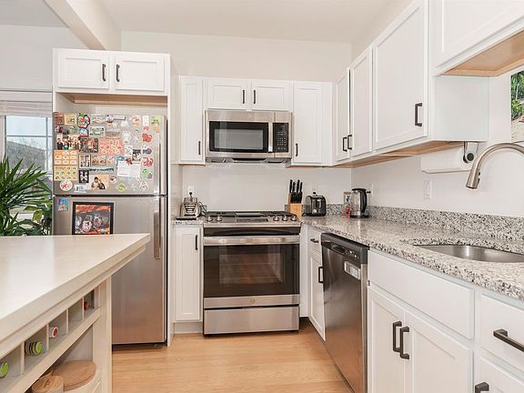 3rd image of 301 Harbour Clos #401