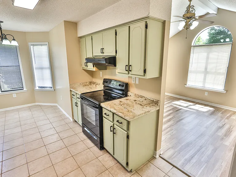 213 Walker Cir W — Photo 6